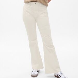 GAP 70s Flare High Rise cream cords with front pockets 
Size 26/2R